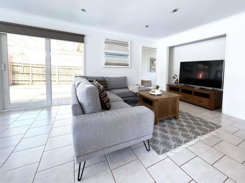 Modern And Elegant House With Swimming Pool - Accommodation Sunshine Coast 0