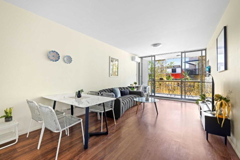 Modern Apt - Free Parking - Convenient Location - Accommodation Sunshine Coast 2