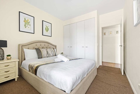 Modern Apt - Free Parking - Convenient Location - Accommodation Sunshine Coast 1