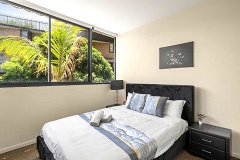 Modern Apt - Free Parking - Convenient Location - Accommodation Sunshine Coast 0