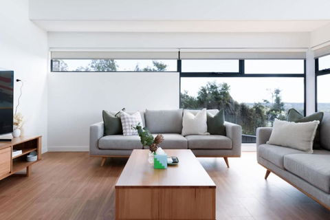 Modern Beaconsfield Retreat With Town Views - Accommodation Sunshine Coast 0