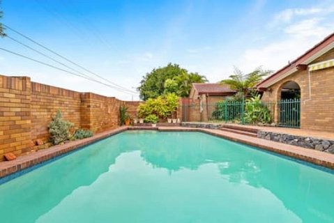 Modern Comfort Retreat 4Bed Cozy Haven W Pool - Accommodation Sunshine Coast 2