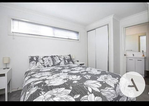 Modern Cottage Central Location - Accommodation Sunshine Coast 3