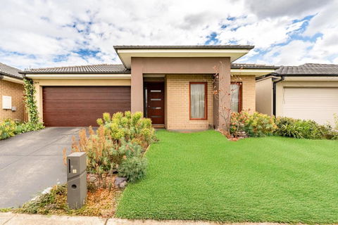 Modern Homely House In Clyde - Accommodation Sunshine Coast 0