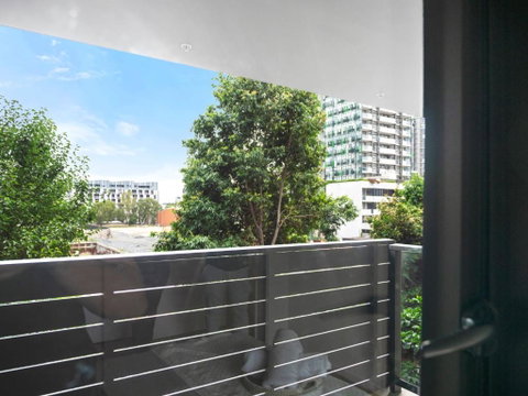 Modern Split Level 2Bed With Pool - Accommodation Sunshine Coast 2
