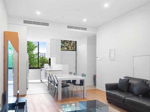 Modern Split Level 2Bed With Pool - Accommodation Sunshine Coast 0