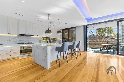 Modern Summer Palace In Epping - Accommodation Sunshine Coast 3