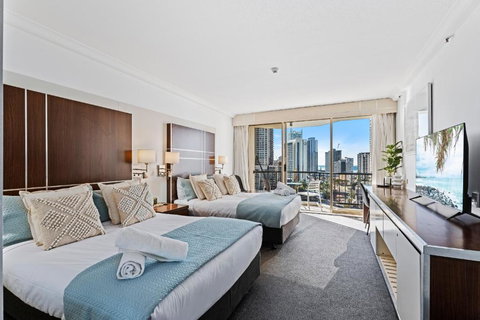 MODERN Twin Units In Surfers Paradise - Q Stay - Accommodation Sunshine Coast 0