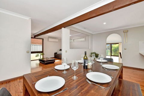 NEW PropertyBreezy Bayside Haven At Brightwaters - Accommodation Sunshine Coast 1