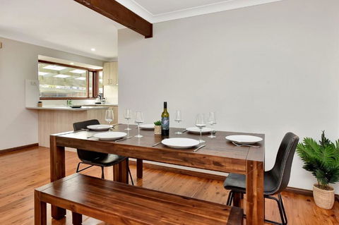NEW PropertyBreezy Bayside Haven At Brightwaters - Accommodation Sunshine Coast 3