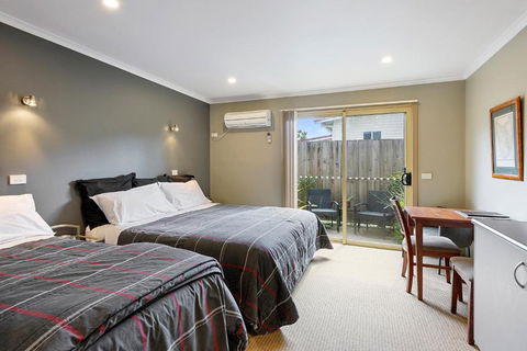 Motel Strahan - Accommodation Sunshine Coast 0