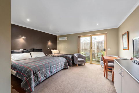 Motel Strahan - Accommodation Sunshine Coast 1