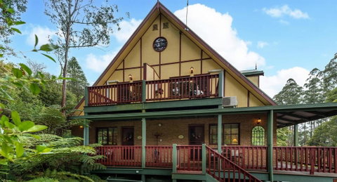 Mountain Lodge - Accommodation Sunshine Coast 1