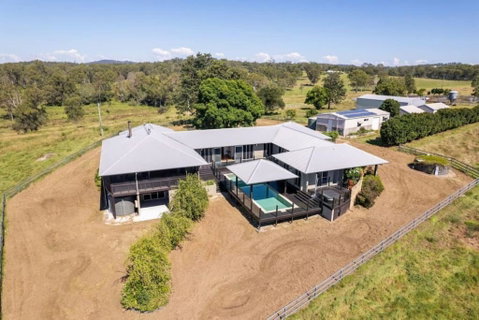 Mountain Majesty With Poolside Relaxing Getaway - Accommodation Sunshine Coast 2