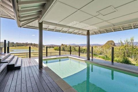 Mountain Majesty With Poolside Relaxing Getaway - Accommodation Sunshine Coast 3