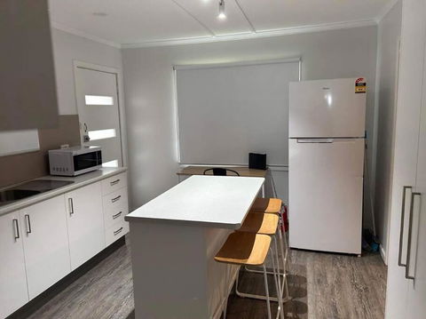 Mt Isa - Emerald Gem 3 Bedroom Home QUIET AREA - Accommodation Sunshine Coast 2