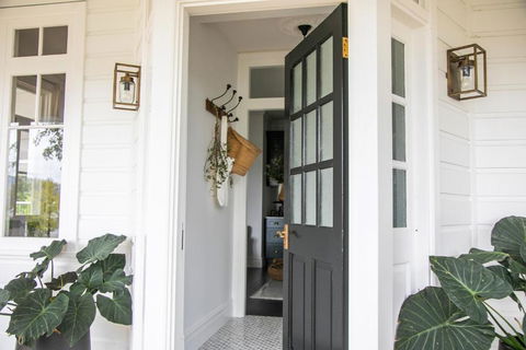 Narraweema Guesthouse - Historic Luxury BnB Retreat - Accommodation Sunshine Coast 2