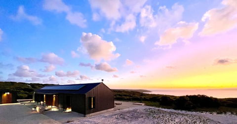 Native Dog Cabin - Accommodation Sunshine Coast 0