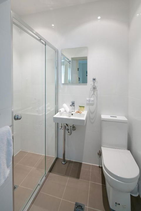 Neutral Bay Lodge - Accommodation Sunshine Coast 1