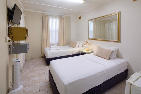 Neutral Bay Lodge - Accommodation Sunshine Coast 3