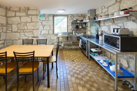 Neutral Bay Lodge - Accommodation Sunshine Coast 2