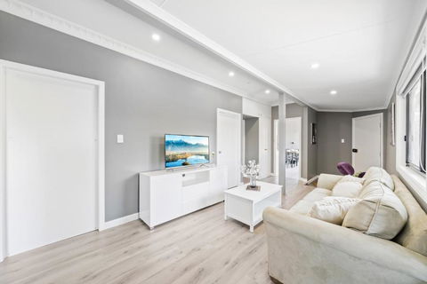 New 2 Bedroom House 500m To Mall With Free Parking - Accommodation Sunshine Coast 2