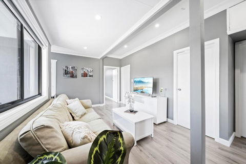 New 2 Bedroom House 500m To Mall With Free Parking - Accommodation Sunshine Coast 1