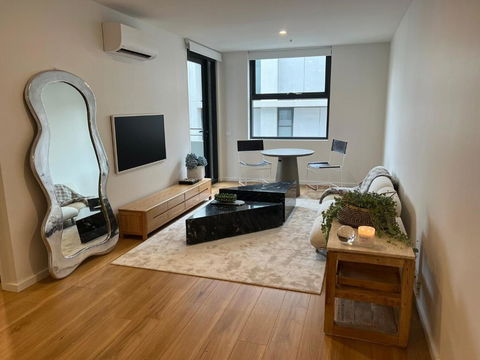 NEW BOUTIQUE 1bd Apt - Accommodation Sunshine Coast 0