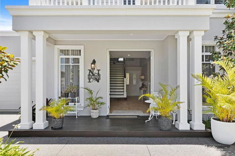 NEW HAVEN - Garden View Balcony - Accommodation Sunshine Coast 3