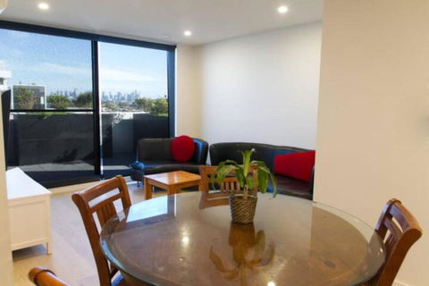 New Spacious 2 Bedroom With Gorgeous City Views - Accommodation Sunshine Coast 2