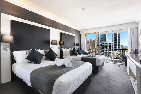 NEW Stunning Central Surfers Studio Apartment. - Accommodation Sunshine Coast 0