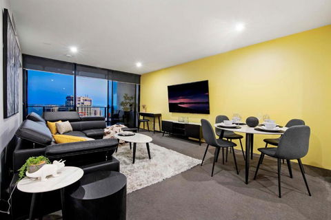 OCEAN VIEW - One Bedroom Spa Apartment - Circle On Cavill - Self Contained, Privately Managed - Accommodation Sunshine Coast 2