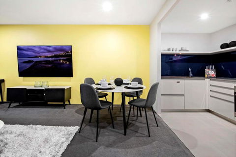 OCEAN VIEW - One Bedroom Spa Apartment - Circle On Cavill - Self Contained, Privately Managed - Accommodation Sunshine Coast 3