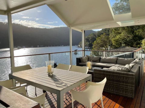 NINE At Berowra Waters, Luxury Waterfront With Hot Tub - Accommodation Sunshine Coast 1