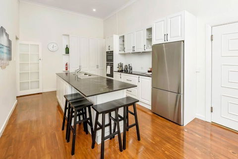 Normanville, Large Historic Three Bedroom Home - Accommodation Sunshine Coast 2