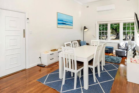 Normanville, Large Historic Three Bedroom Home - Accommodation Sunshine Coast 3
