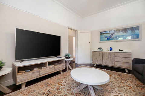 North Beach Cottage By Swan Bnb Management - Accommodation Sunshine Coast 0