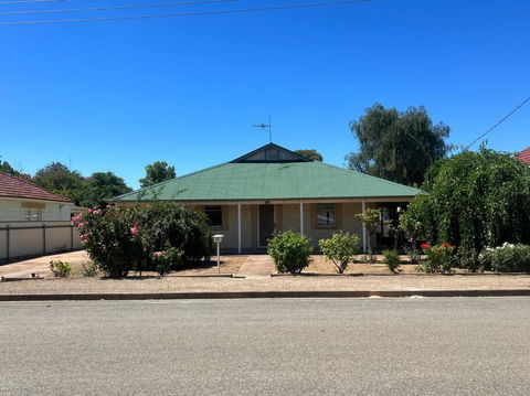 North Parade Accommodation - Accommodation Sunshine Coast 0