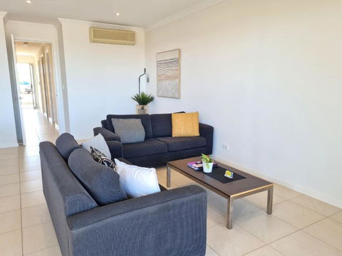 Number 99B - Accommodation Sunshine Coast 2