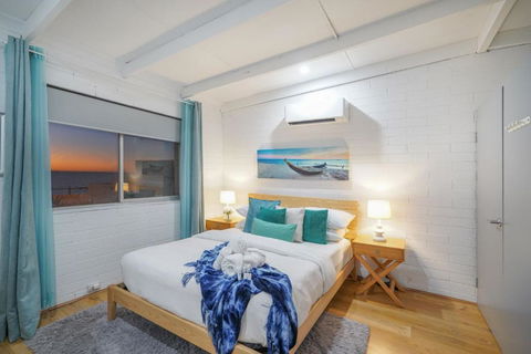 OCEA84 - Quinns Beach Shack: Ocean Views - Accommodation Sunshine Coast 2