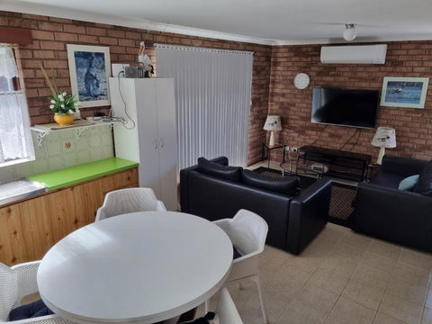 Ocean Beach Chalet 16 - Accommodation Sunshine Coast 3