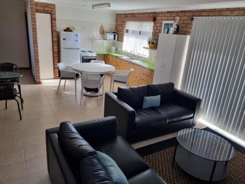 Ocean Beach Chalet 16 - Accommodation Sunshine Coast 2