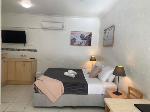 Ocean Shores Motel - Accommodation Sunshine Coast 0