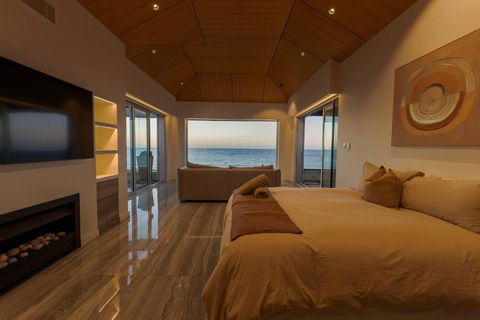 Ocean View Villa With Pool Spa & Cinema - Accommodation Sunshine Coast 2
