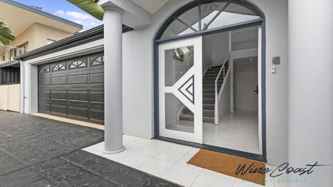 Ocean Views And Vineyards By Wine Coast Holiday Rentals - Accommodation Sunshine Coast 1
