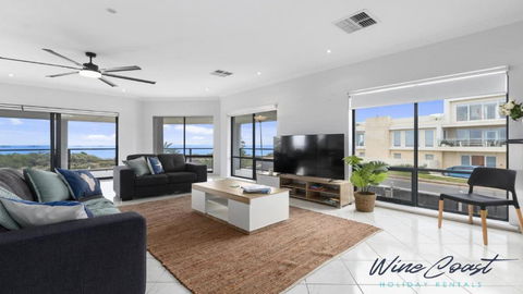 Ocean Views And Vineyards By Wine Coast Holiday Rentals - Accommodation Sunshine Coast 3