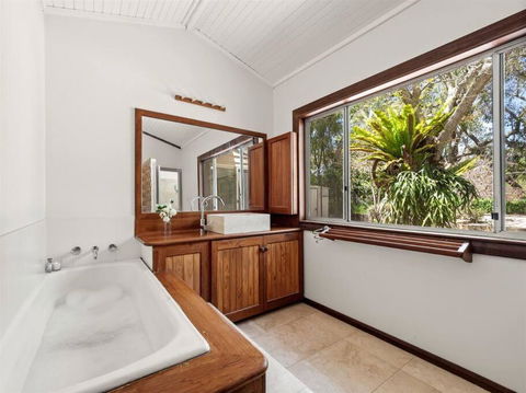 Orchard Homestead Countryside Retreat - Accommodation Sunshine Coast 3