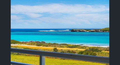 Ospreys View - Relaxed Coastal Vibe - Accommodation Sunshine Coast 2