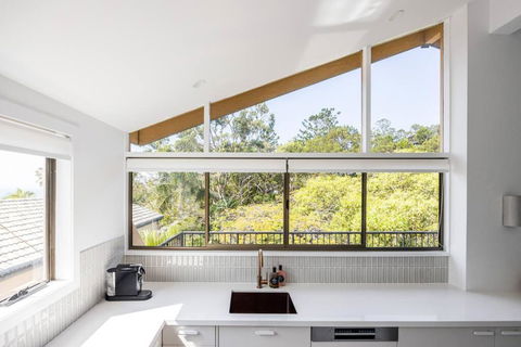 Otto Descola - Views, Walk To Hastings St & Beach - Accommodation Sunshine Coast 0