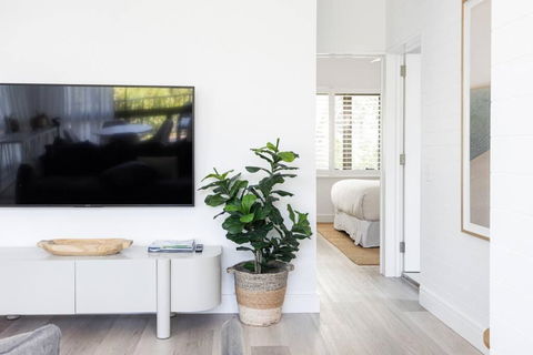 Otto Descola - Views, Walk To Hastings St & Beach - Accommodation Sunshine Coast 1
